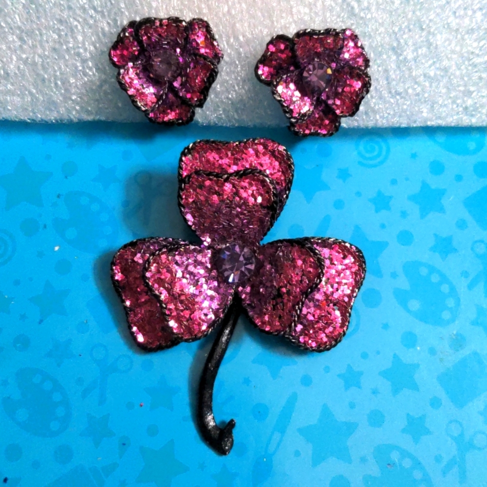 A437 🔥 5 For $35 🔥 Vintage Brooch and Matching Clip Earrings